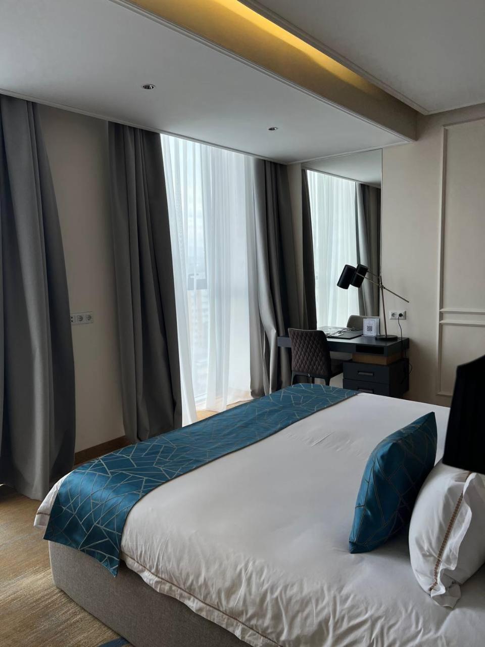 בישקק Sofia International Hotel מראה חיצוני תמונה