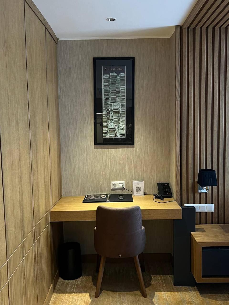 בישקק Sofia International Hotel מראה חיצוני תמונה